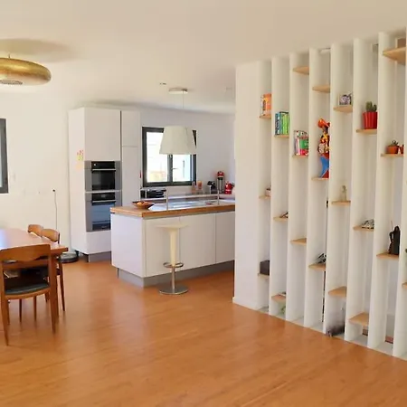 Maison Moderne Et Confortable En Bordure De Foret