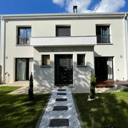 Maison Moderne Et Confortable En Bordure De Foret Villa *
